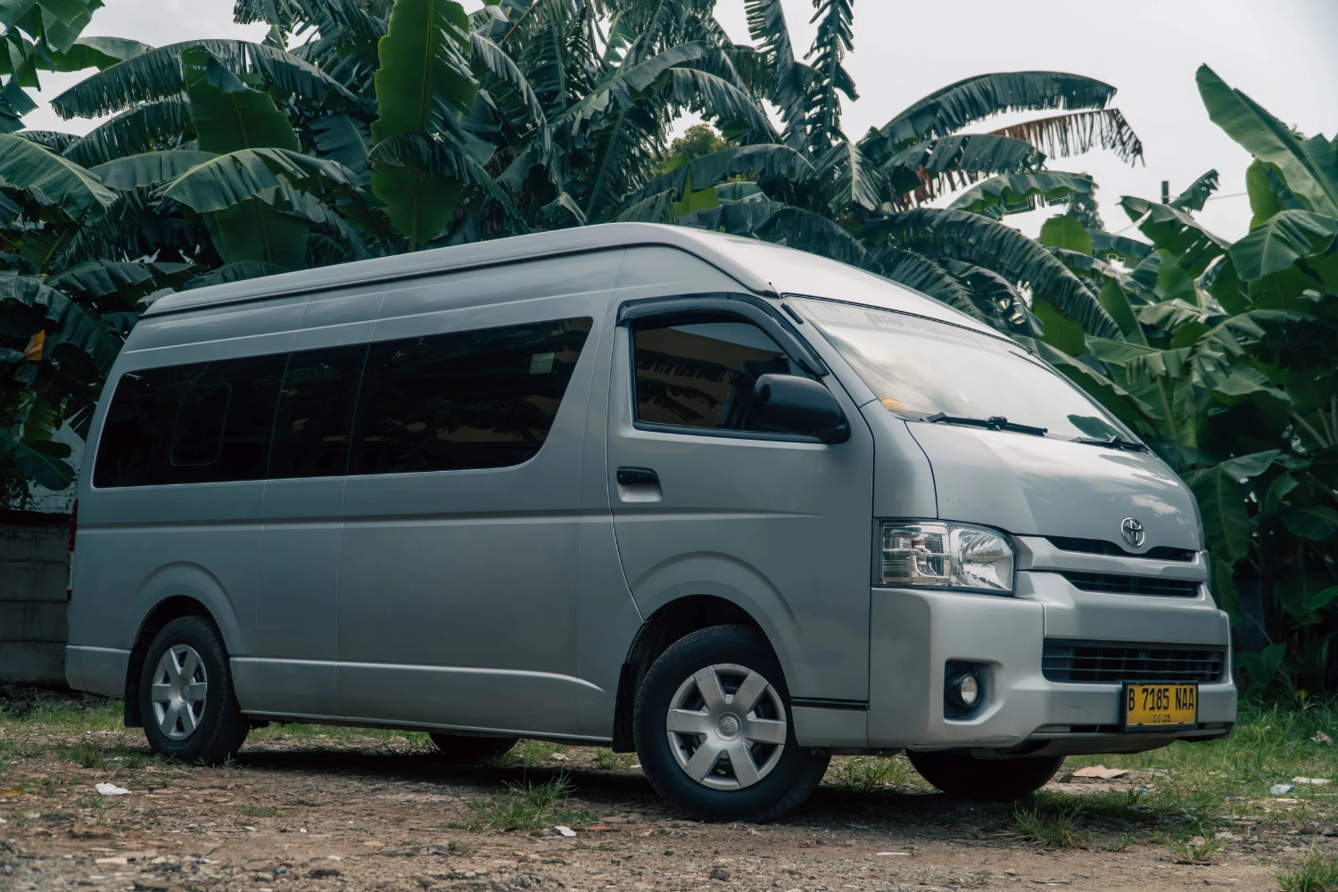 Sewa Mobil Hiace Commuter 14 Seats di Wandi Trans