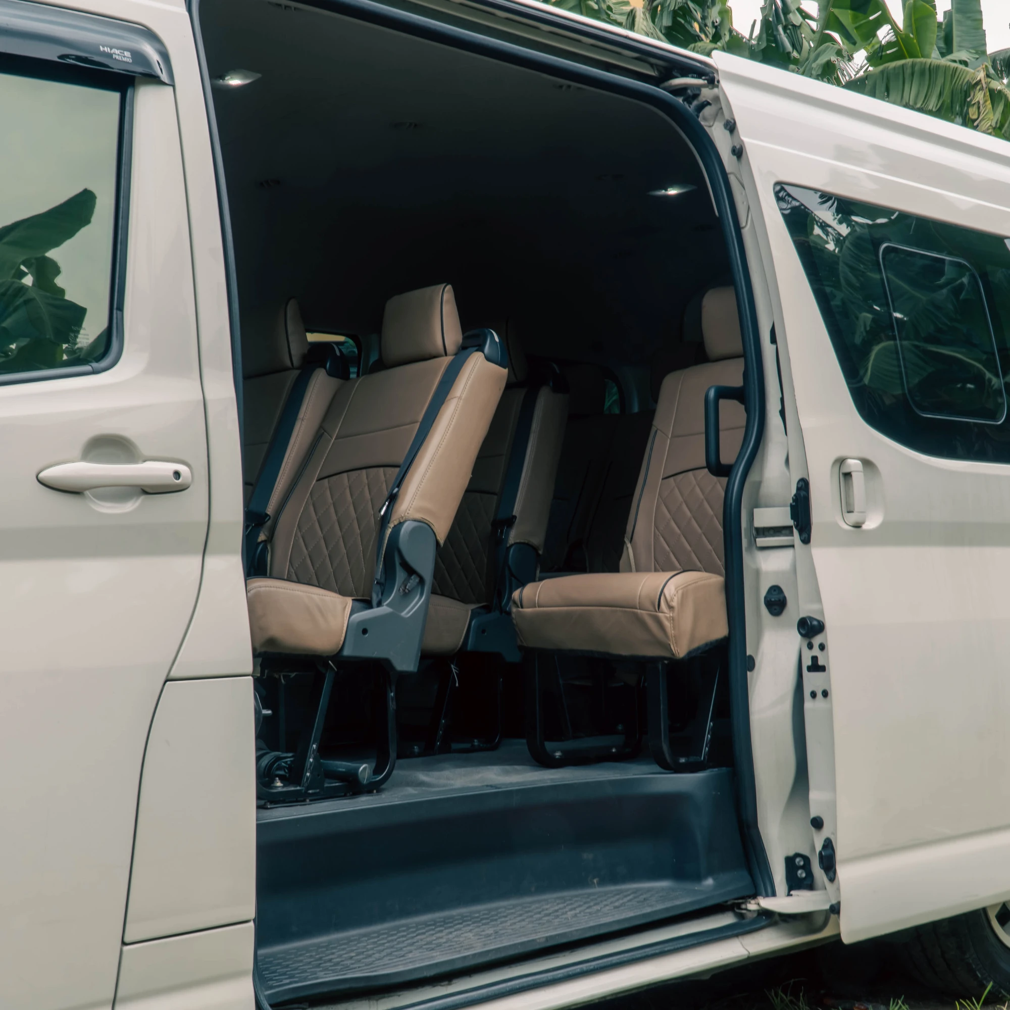 Sewa Toyota Hiace Premio Standard Wandi Trans 2