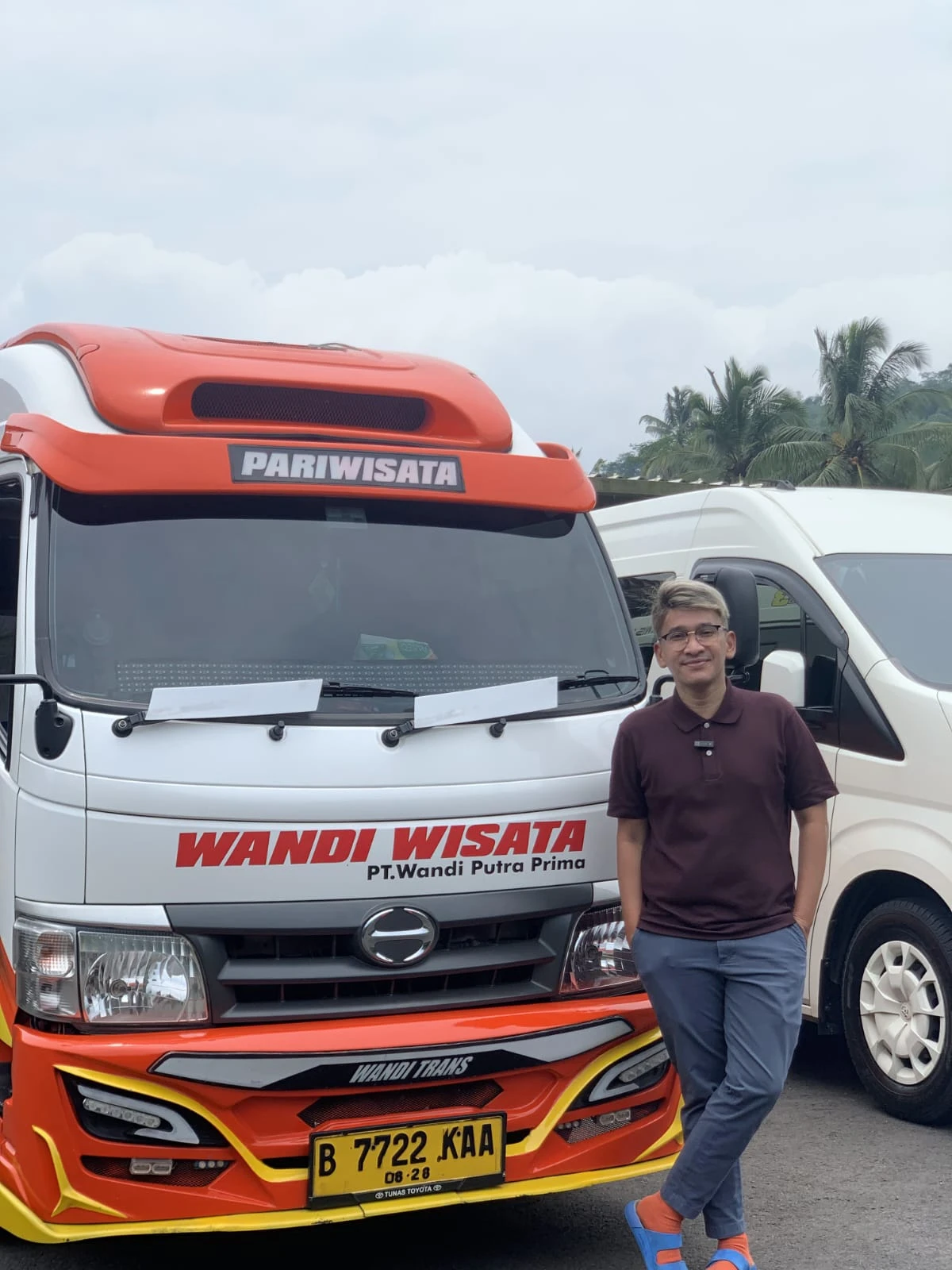 Ruben Onsu Rental Mobil di Wandi Trans