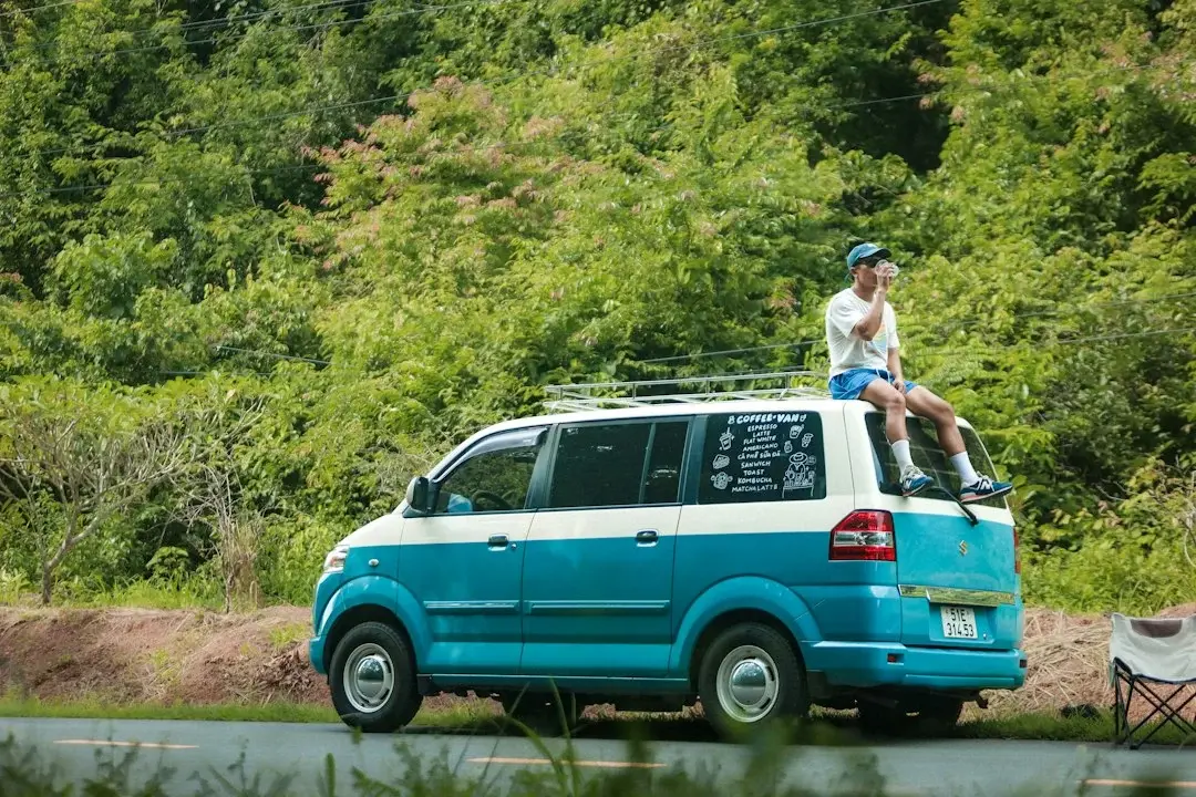 Perbedaan Hiace Commuter dan Hiace Premio untuk Wisata