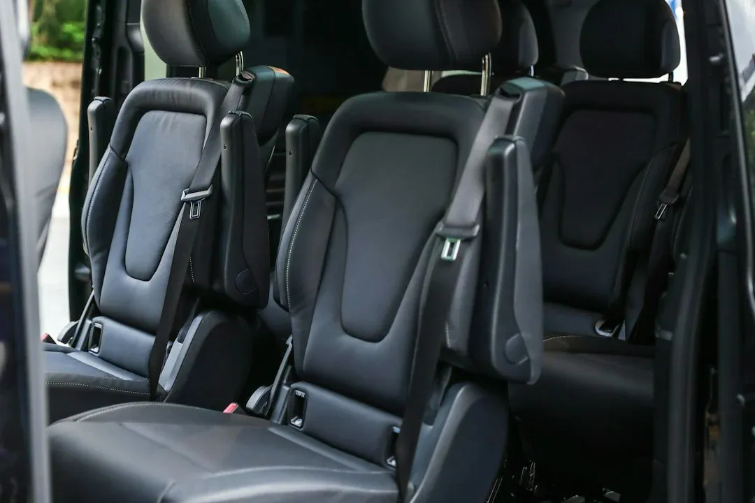 Sewa Hiace atau Elf untuk Keluarga Besar? Ini Pertimbangannya